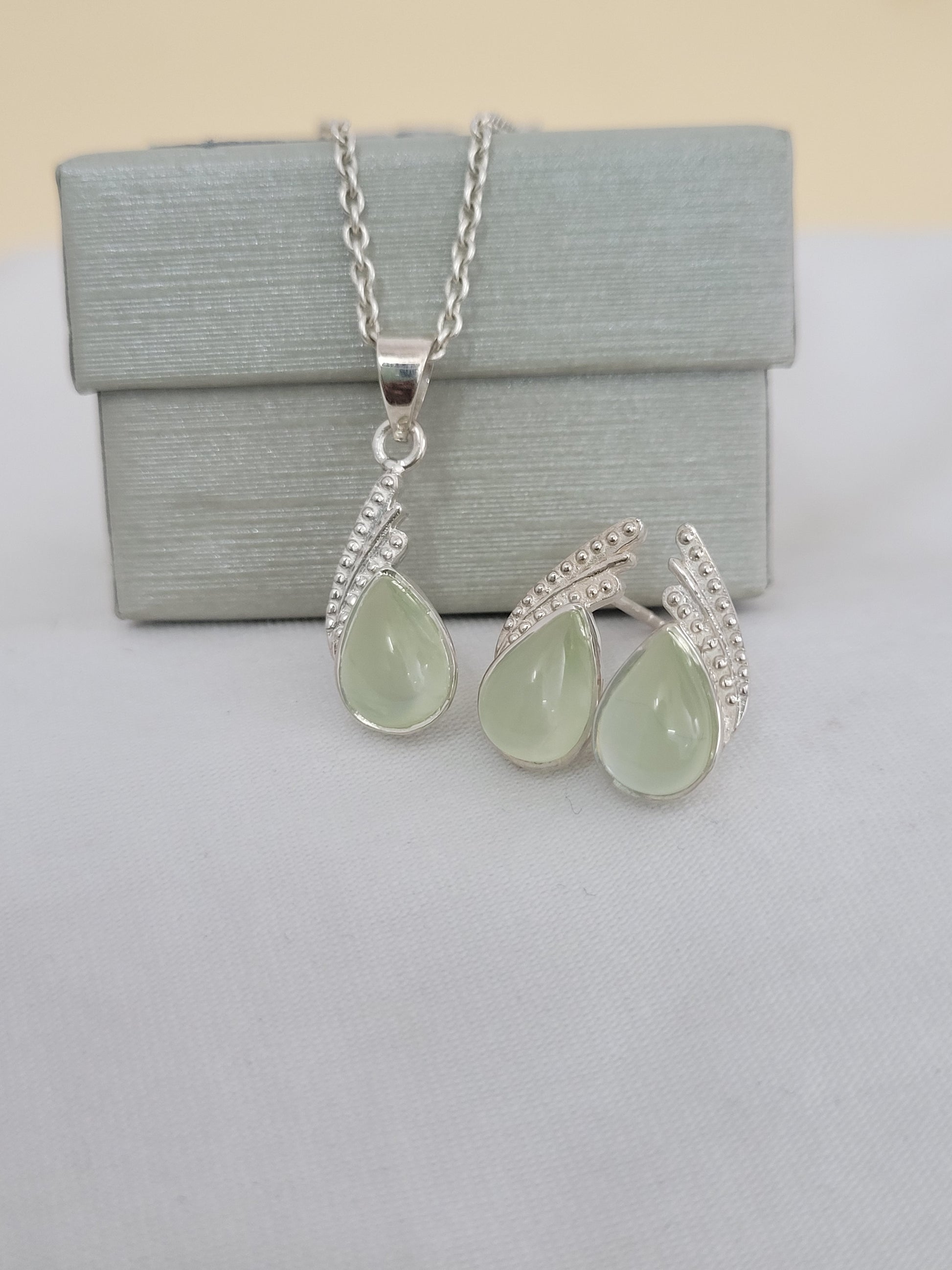 Natural Prehnite Silver Necklace-Delicate Prehnite Pendant Set-June Birthstone Gift-Healing Gemstone Jewelry-Prehnite Minimal Set For Her-523 PILWALS